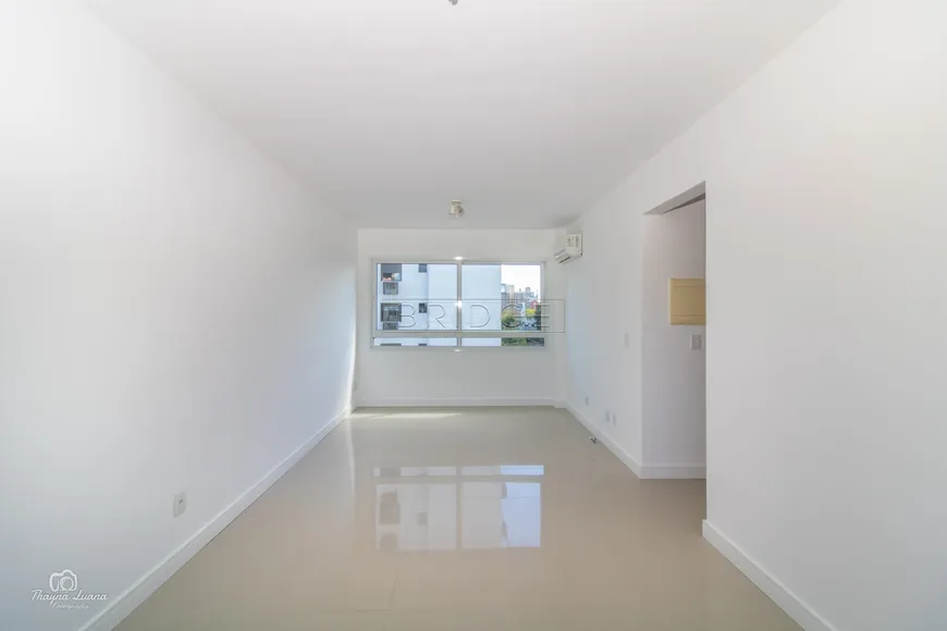 Foto 1 de Apartamento com 2 Quartos à venda, 70m² em Menino Deus, Porto Alegre