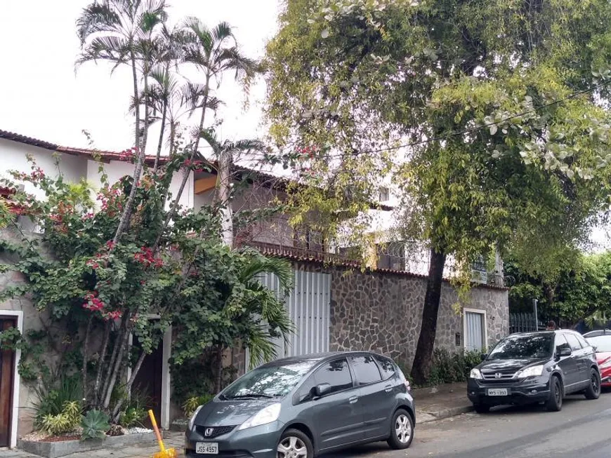 Foto 1 de Casa com 5 Quartos à venda, 328m² em Caminho Das Árvores, Salvador
