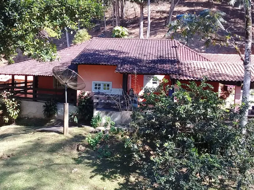 Foto 1 de Fazenda/Sítio com 4 Quartos à venda, 600m² em Papucaia, Cachoeiras de Macacu