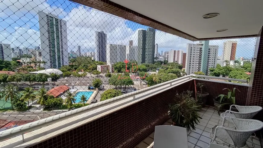 Foto 1 de Apartamento com 4 Quartos à venda, 180m² em Casa Forte, Recife