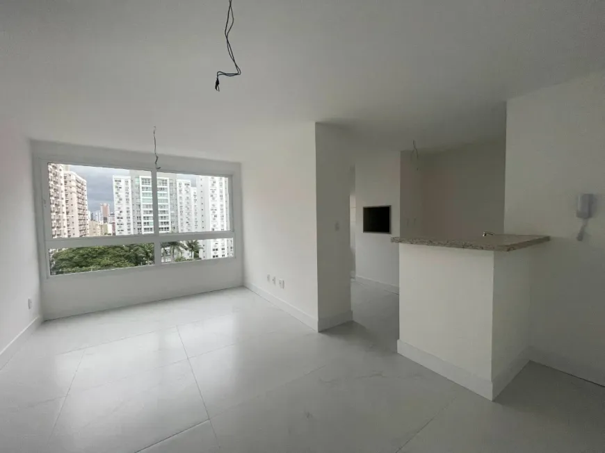 Foto 1 de Apartamento com 1 Quarto à venda, 50m² em Passo da Areia, Porto Alegre