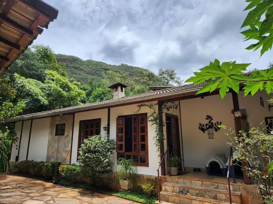 Foto 1 de Casa de Condomínio com 4 Quartos à venda, 270m² em Condomínio Retiro do Chalé, Brumadinho