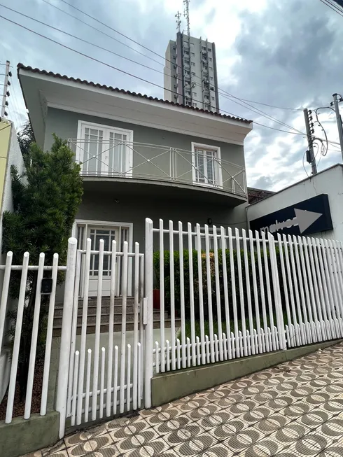 Foto 1 de Sala Comercial com 8 Quartos para alugar, 400m² em Goiabeiras, Cuiabá