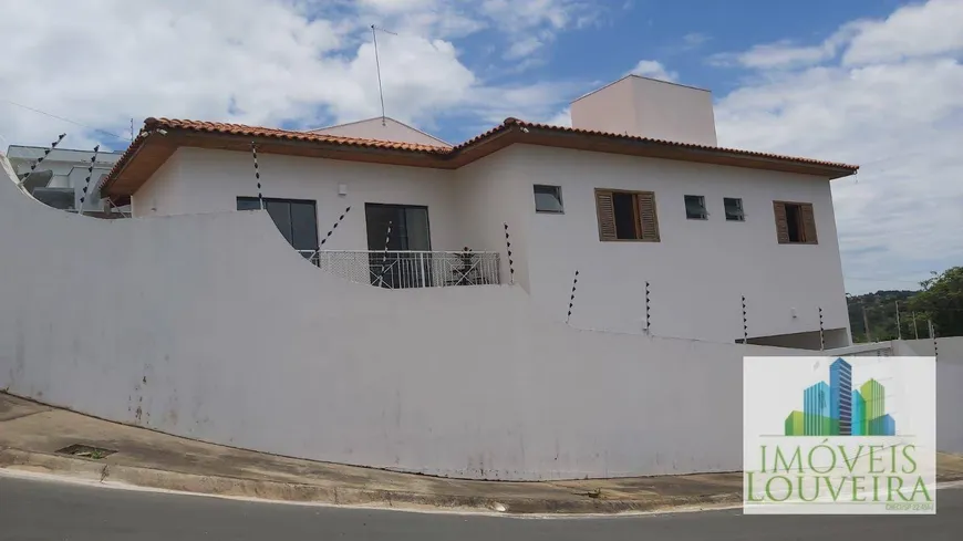 Foto 1 de Casa com 3 Quartos à venda, 131m² em Centro, Serra Negra