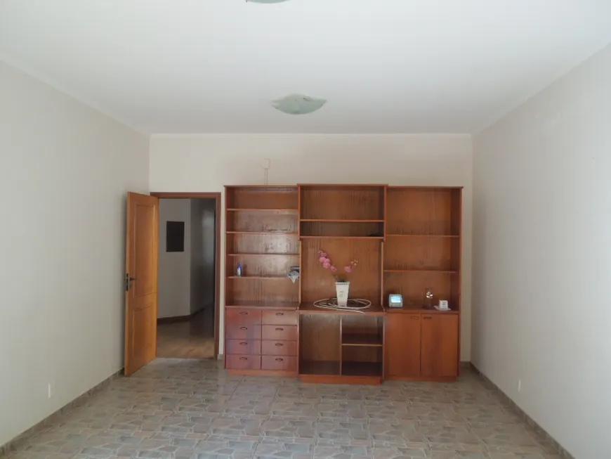 Foto 1 de Casa com 4 Quartos à venda, 255m² em Vila Xavier, Araraquara