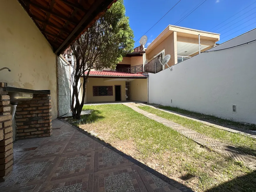 Foto 1 de Casa de Condomínio com 3 Quartos à venda, 222m² em Maraponga, Fortaleza