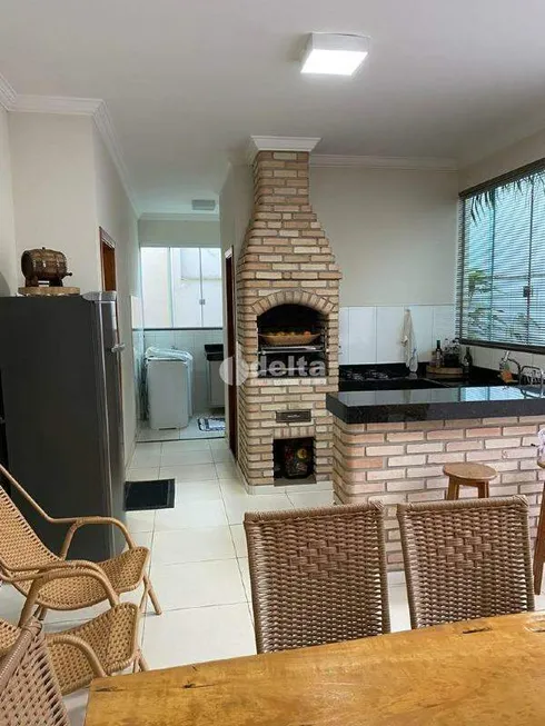 Foto 1 de Casa com 3 Quartos à venda, 200m² em Lagoinha, Uberlândia