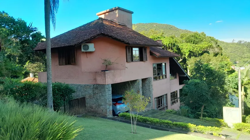 Foto 1 de Casa com 3 Quartos à venda, 180m² em Sambaqui, Florianópolis