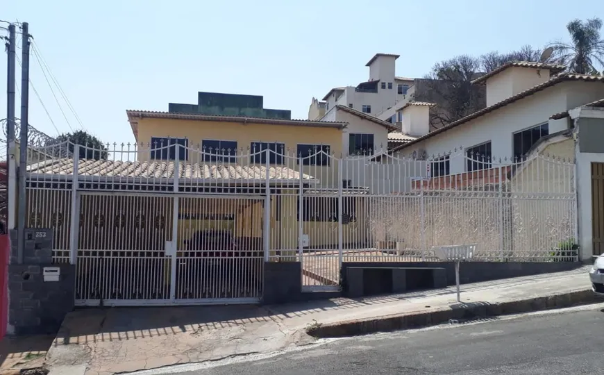 Foto 1 de Casa com 3 Quartos à venda, 360m² em Água Branca, Contagem