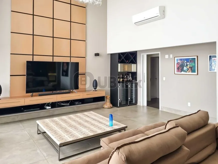 Foto 1 de Apartamento com 3 Quartos para alugar, 238m² em Vila Suzana, São Paulo