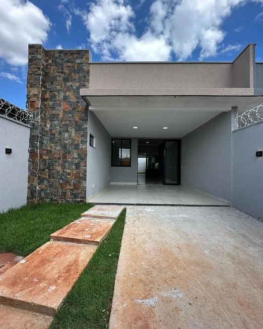 Foto 1 de Casa com 3 Quartos à venda, 136m² em Santa Mônica, Feira de Santana