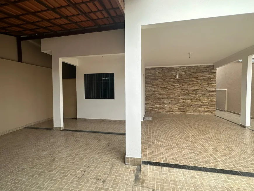 Foto 1 de Casa com 2 Quartos à venda, 110m² em Castanheiras, Governador Valadares