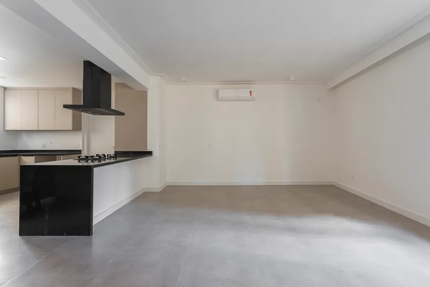 Foto 1 de Apartamento com 3 Quartos à venda, 230m² em Jardins, São Paulo