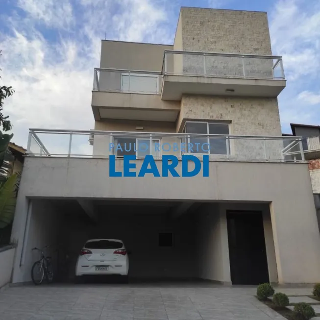 Foto 1 de Casa de Condomínio com 3 Quartos para alugar, 310m² em Suru, Santana de Parnaíba