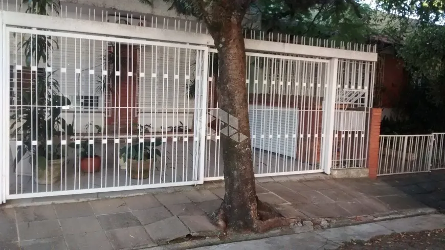 Foto 1 de Casa com 3 Quartos à venda, 200m² em Teresópolis, Porto Alegre