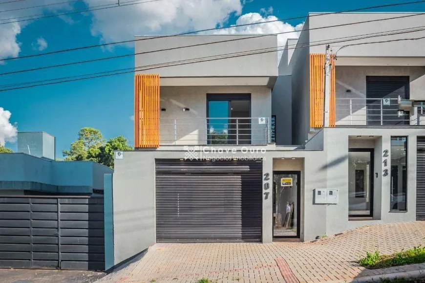 Foto 1 de Sobrado com 3 Quartos à venda, 178m² em Região do Lago, Cascavel