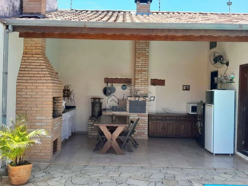 Foto 1 de Casa com 3 Quartos à venda, 186m² em Vila Santos, Caçapava