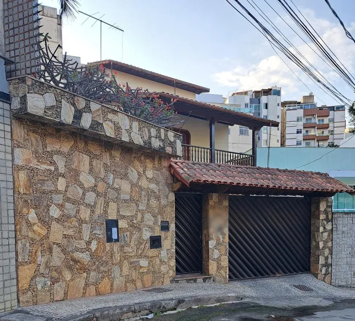 Foto 1 de Casa com 3 Quartos à venda, 560m² em Jardim das Laranjeiras, Juiz de Fora