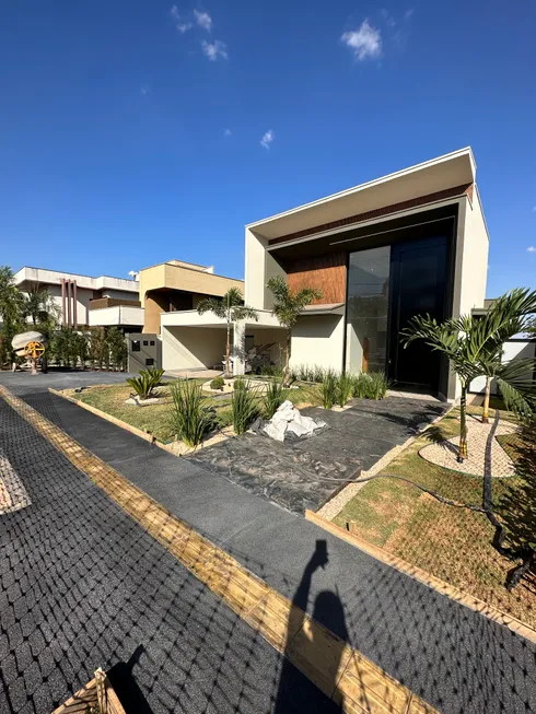 Foto 1 de Casa de Condomínio com 4 Quartos à venda, 225m² em Condomínio do Lago, Goiânia