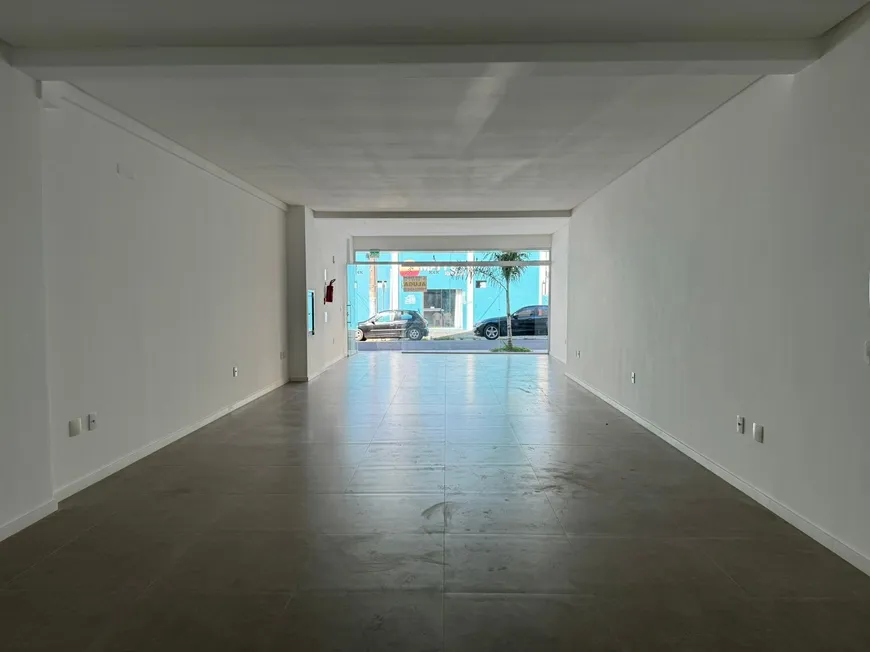 Foto 1 de Sala Comercial para venda ou aluguel, 85m² em Nacoes, Balneário Camboriú