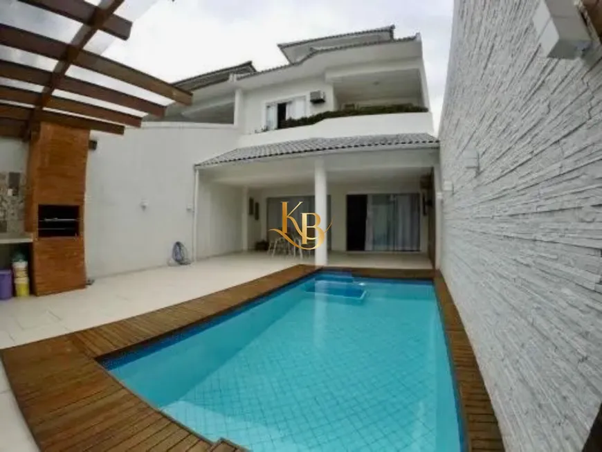 Foto 1 de Casa de Condomínio com 4 Quartos à venda, 251m² em Jacarepaguá, Rio de Janeiro