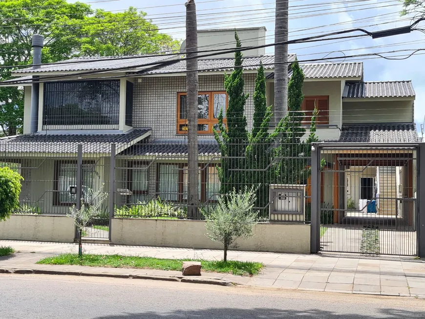 Foto 1 de Casa com 4 Quartos à venda, 300m² em Jardim Itú Sabará, Porto Alegre