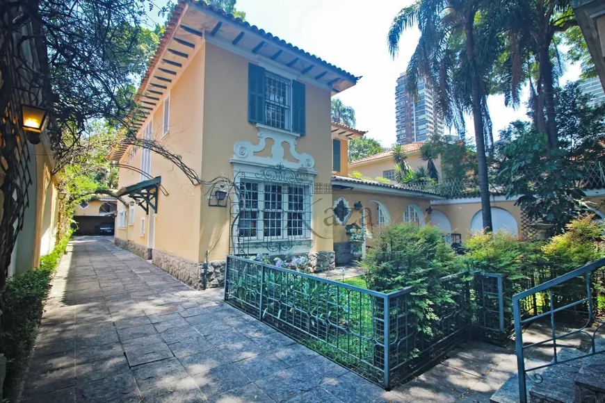 Foto 1 de Sobrado com 4 Quartos para venda ou aluguel, 617m² em Jardim América, São Paulo