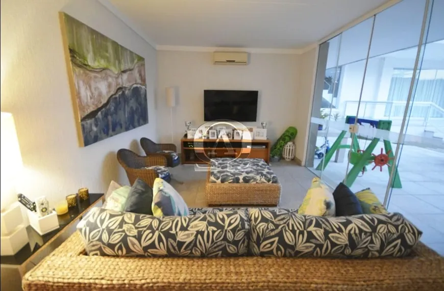 Foto 1 de Casa de Condomínio com 5 Quartos à venda, 1200m² em Barra da Tijuca, Rio de Janeiro