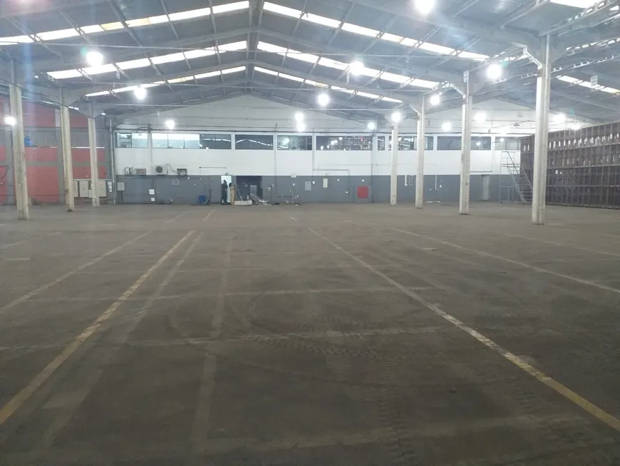 Foto 1 de Galpão/Depósito/Armazém para alugar, 4000m² em Civit II, Serra