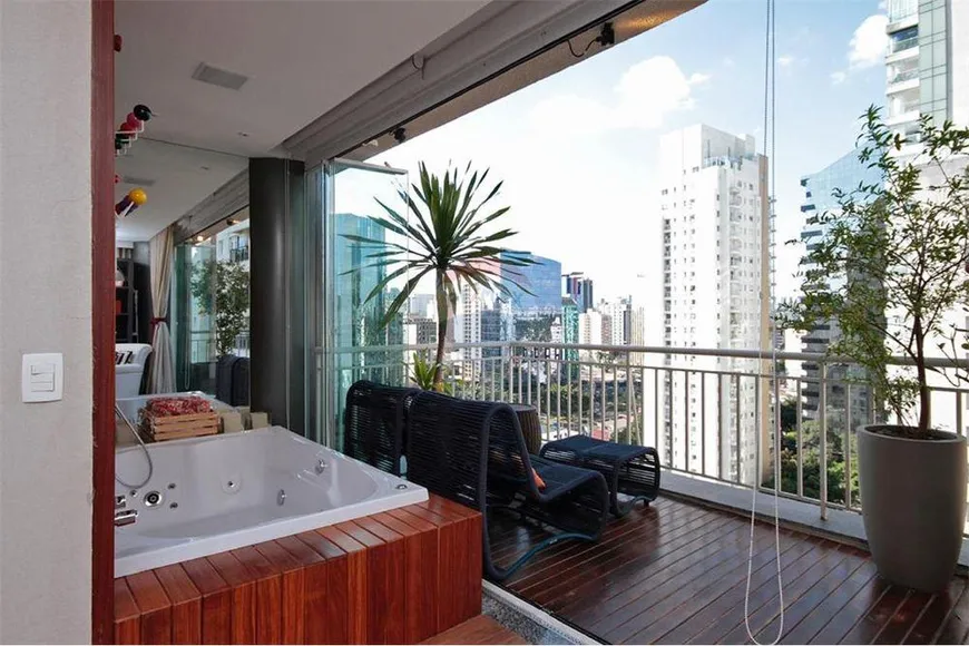 Foto 1 de Apartamento com 2 Quartos para alugar, 161m² em Itaim Bibi, São Paulo