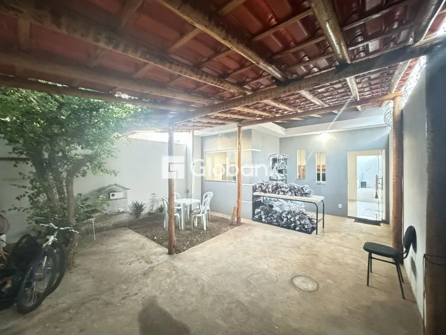 Foto 1 de Casa com 2 Quartos à venda, 67m² em Canelas, Montes Claros