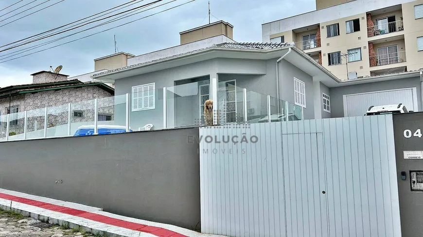 Foto 1 de Casa com 3 Quartos à venda, 200m² em Serraria, São José