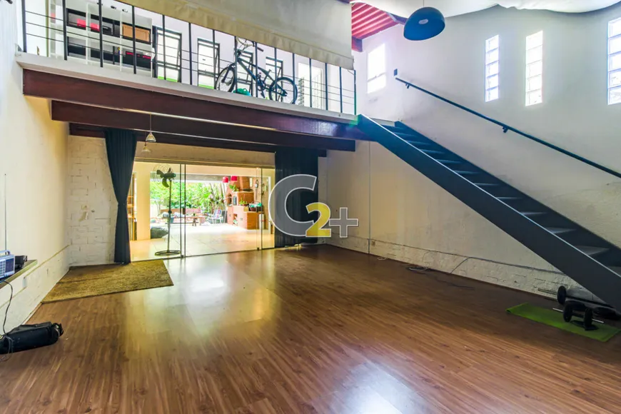 Foto 1 de Sobrado com 3 Quartos para alugar, 300m² em Pinheiros, São Paulo
