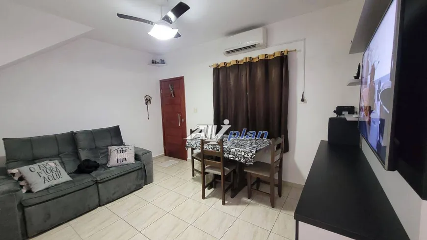 Foto 1 de Casa com 2 Quartos à venda, 51m² em Vila Voturua, São Vicente