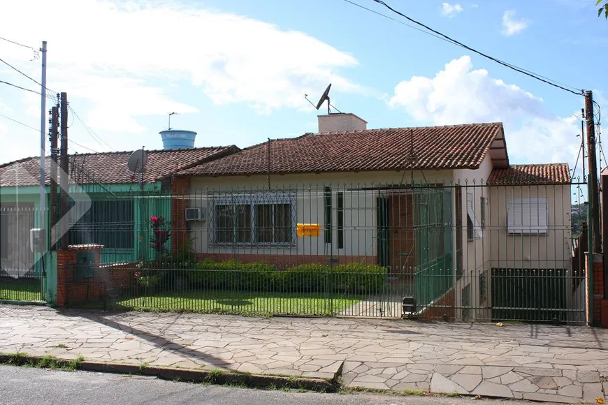 Foto 1 de Casa com 6 Quartos à venda, 220m² em Rubem Berta, Porto Alegre