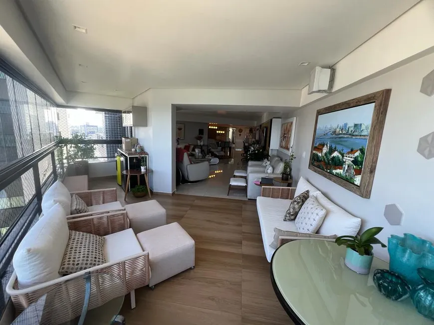 Foto 1 de Apartamento com 4 Quartos à venda, 213m² em Boa Viagem, Recife