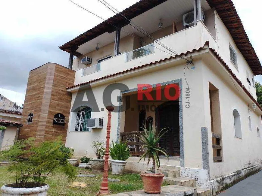 Foto 1 de Casa com 5 Quartos à venda, 135m² em  Vila Valqueire, Rio de Janeiro