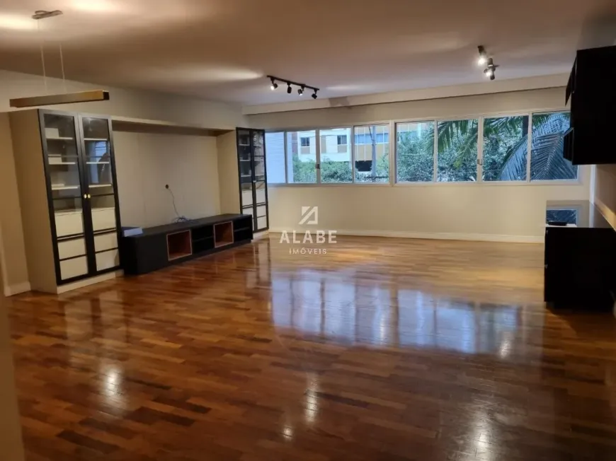 Foto 1 de Apartamento com 3 Quartos à venda, 168m² em Itaim Bibi, São Paulo