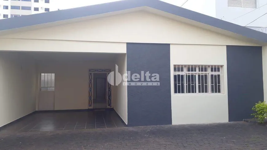 Foto 1 de Casa com 4 Quartos à venda, 200m² em Saraiva, Uberlândia