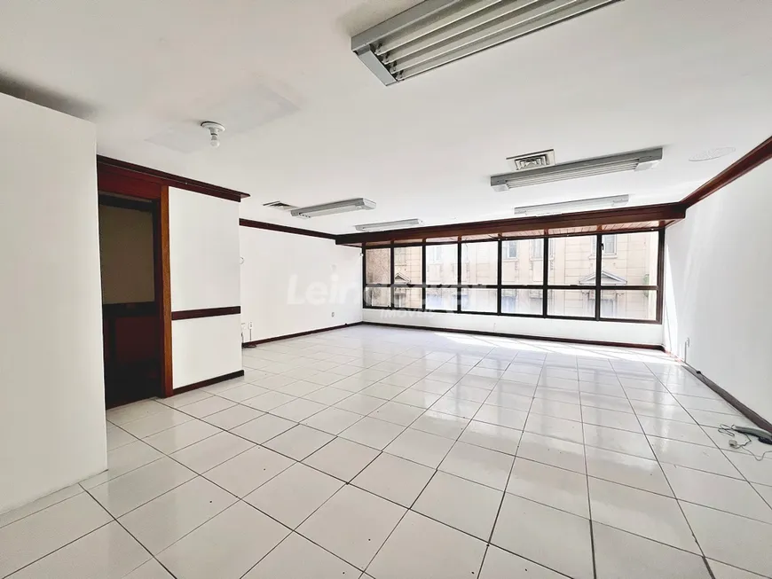 Foto 1 de Sala Comercial para alugar, 60m² em Centro, Porto Alegre