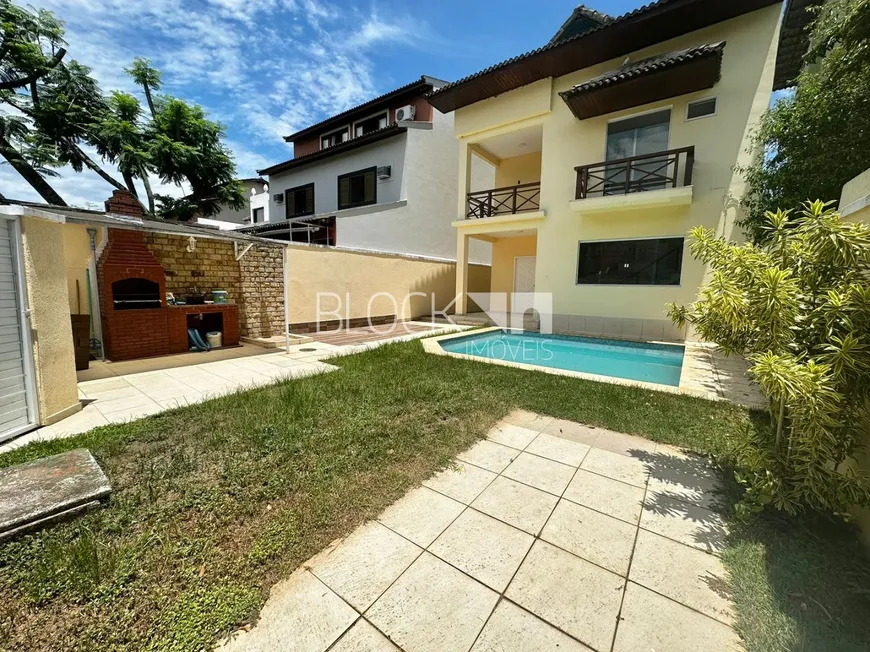 Foto 1 de Casa de Condomínio com 3 Quartos à venda, 245m² em Vargem Pequena, Rio de Janeiro