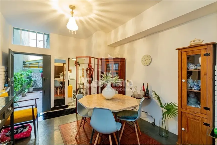 Foto 1 de Apartamento com 2 Quartos à venda, 110m² em Independência, Porto Alegre
