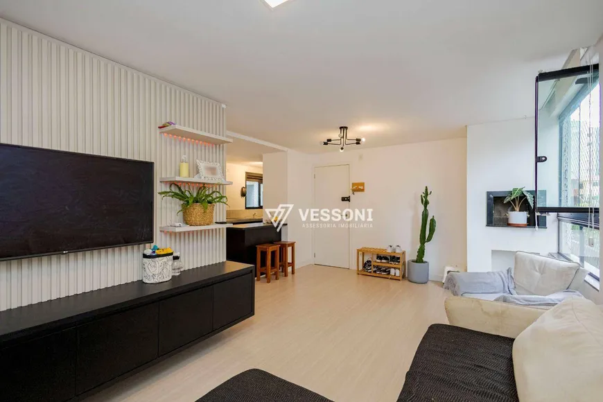 Foto 1 de Apartamento com 3 Quartos à venda, 74m² em Novo Mundo, Curitiba