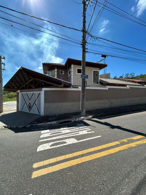 Foto 1 de Sobrado com 3 Quartos à venda, 200m² em Jardim Santa Júlia, São José dos Campos