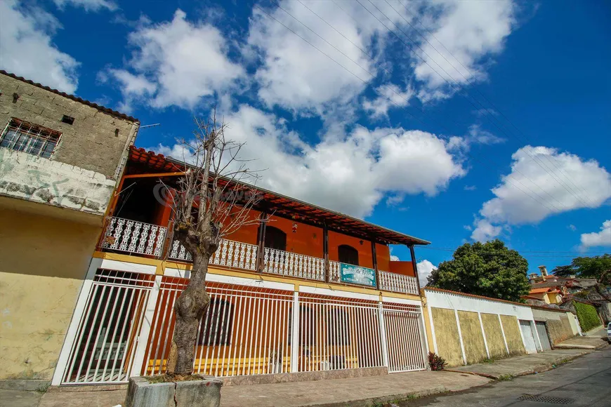 Foto 1 de Casa com 2 Quartos à venda, 180m² em Boa Vista, Belo Horizonte