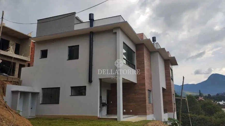 Foto 1 de Casa com 3 Quartos à venda, 116m² em Golfe, Teresópolis