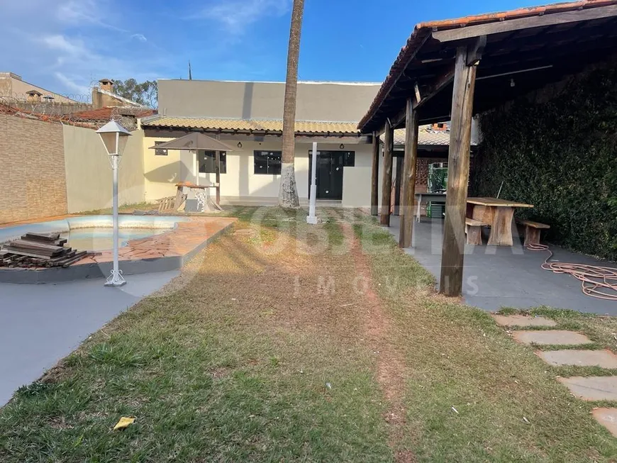 Foto 1 de Casa com 2 Quartos à venda, 100m² em Alto Umuarama, Uberlândia