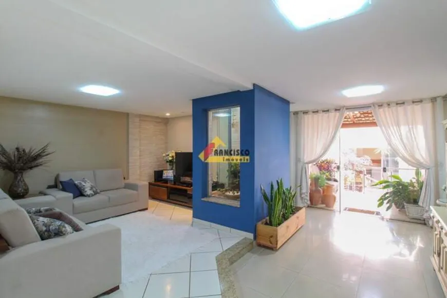 Foto 1 de Casa com 4 Quartos à venda, 168m² em Vila Espirito Santo, Divinópolis