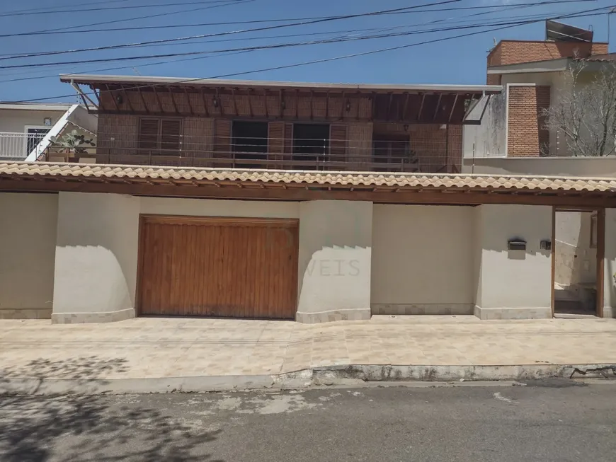 Foto 1 de Casa com 4 Quartos à venda, 500m² em Parque Véu das Noivas, Poços de Caldas