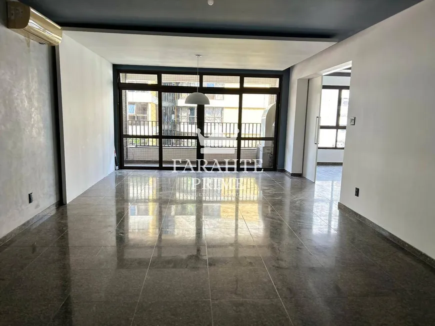 Foto 1 de Apartamento com 4 Quartos à venda, 250m² em Boqueirão, Santos